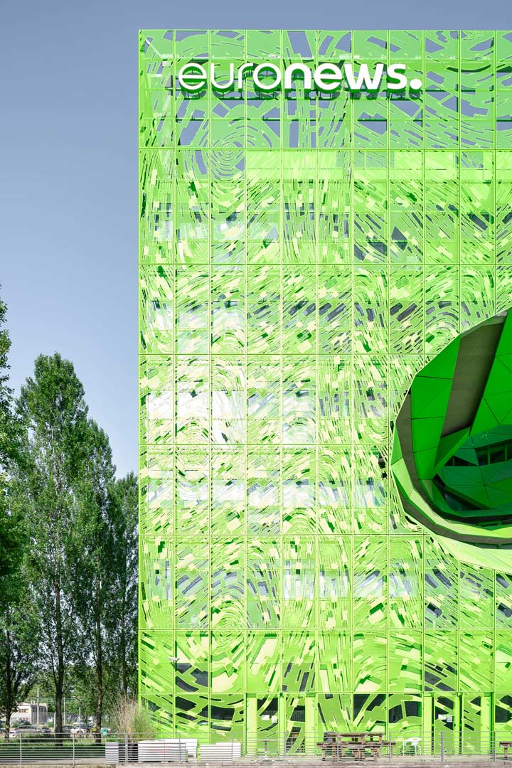 Photographie d'architecture du cube vert de Euronews - Studio Odette photographe d'architecture Lyon