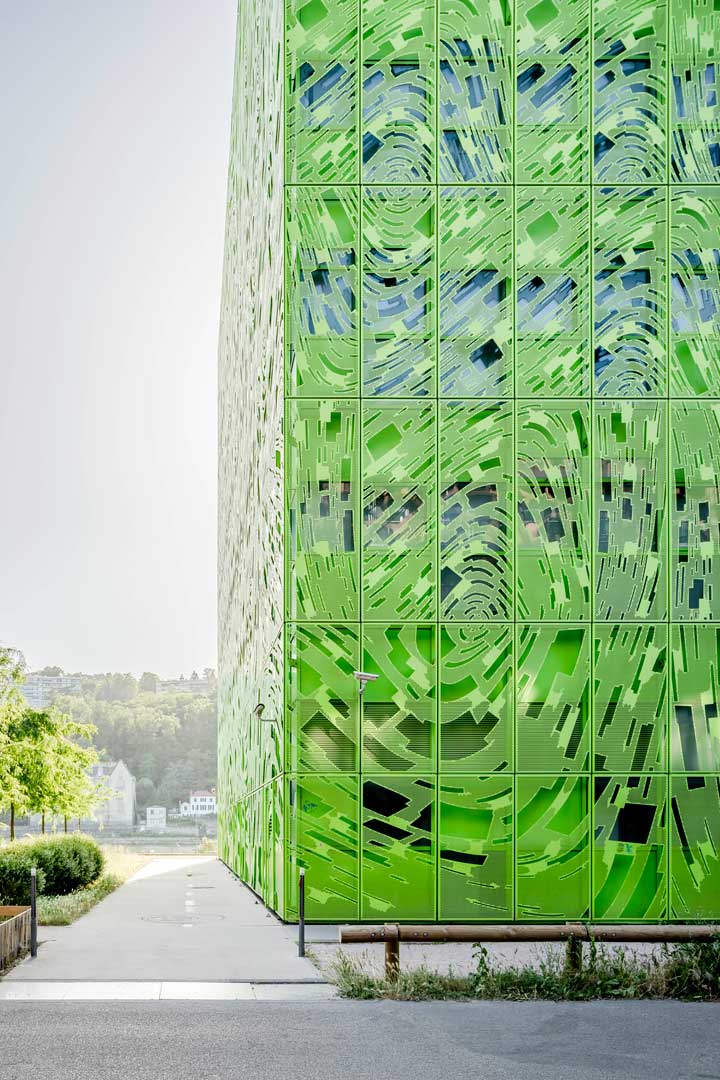 Photographie d'architecture du cube vert de Euronews - Studio Odette photographe d'architecture Lyon