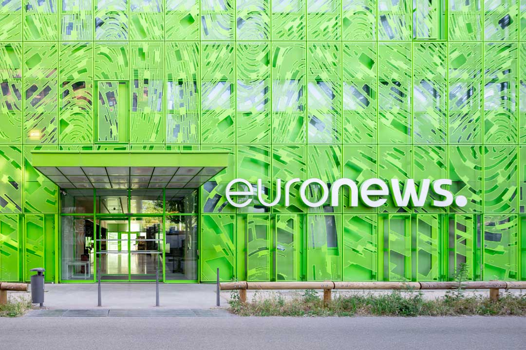 Photographie d'architecture du cube vert de Euronews - Studio Odette photographe d'architecture Lyon